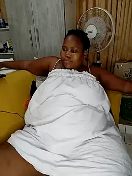 Snapshot of Real1SweetQueen chatting on February 5, 8:57 pm Real1SweetQueen online show from February 5, 8:57 pm