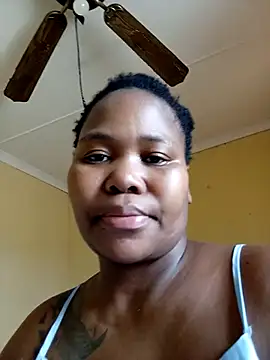 Snapshot of Real1SweetQueen chatting on February 11, 10:04 am Real1SweetQueen online show from February 11, 10:04 am