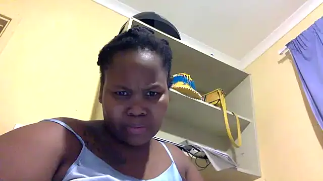 Snapshot of Real1SweetQueen chatting on February 11, 5:18 pm Real1SweetQueen online show from February 11, 5:18 pm