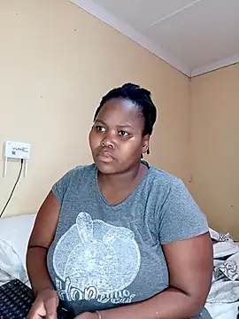 Snapshot of Real1SweetQueen chatting on February 15, 11:39 am Real1SweetQueen online show from February 15, 11:39 am