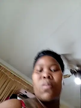 Snapshot of Real1SweetQueen chatting on March 3, 5:39 pm Real1SweetQueen online show from March 3, 5:39 pm