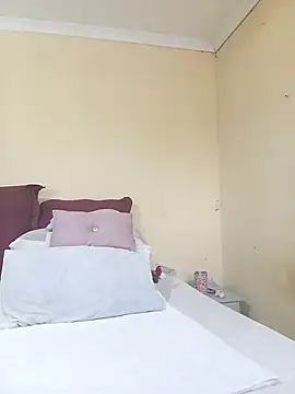 Snapshot of Real1SweetQueen chatting on March 6, 6:52 am Real1SweetQueen online show from March 6, 6:52 am