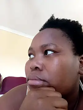 Snapshot of Real1SweetQueen chatting on March 8, 11:37 am Real1SweetQueen online show from March 8, 11:37 am