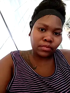 Snapshot of Real1SweetQueen chatting on March 10, 8:04 am Real1SweetQueen online show from March 10, 8:04 am