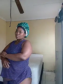 Snapshot of Real1SweetQueen chatting on March 10, 11:32 am Real1SweetQueen online show from March 10, 11:32 am