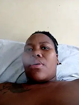 Snapshot of Real1SweetQueen chatting on March 16, 7:26 am Real1SweetQueen online show from March 16, 7:26 am