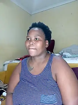 Snapshot of Real1SweetQueen chatting on March 18, 4:59 pm Real1SweetQueen online show from March 18, 4:59 pm