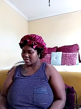 Snapshot of Real1SweetQueen chatting on March 19, 10:00 am Real1SweetQueen online show from March 19, 10:00 am