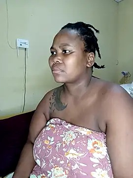 Snapshot of Real1SweetQueen chatting on March 20, 4:31 pm Real1SweetQueen online show from March 20, 4:31 pm