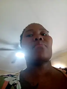 Snapshot of Real1SweetQueen chatting on March 21, 9:12 am Real1SweetQueen online show from March 21, 9:12 am