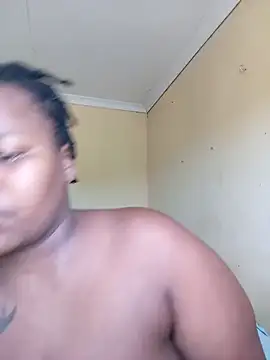 Snapshot of Real1SweetQueen chatting on March 23, 8:04 am Real1SweetQueen online show from March 23, 8:04 am