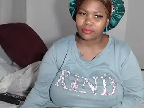 Snapshot of Real1SweetQueen chatting on September 12, 2:28 pm Real1SweetQueen online show from September 12, 2:28 pm