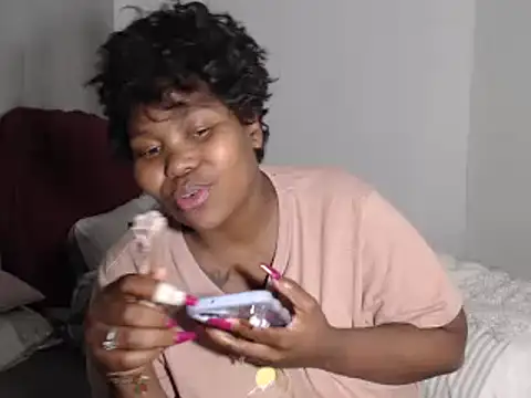 Snapshot of Real1SweetQueen chatting on October 4, 7:56 pm Real1SweetQueen online show from October 4, 7:56 pm