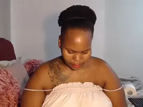 Snapshot of Real1SweetQueen chatting on October 7, 6:16 pm Real1SweetQueen online show from October 7, 6:16 pm