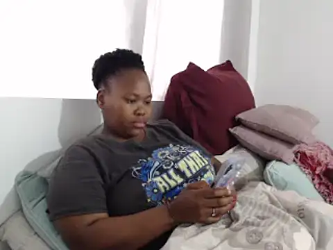 Snapshot of Real1SweetQueen chatting on October 9, 7:50 am Real1SweetQueen online show from October 9, 7:50 am