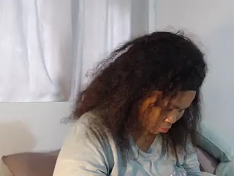 Snapshot of Real1SweetQueen chatting on October 18, 5:32 am Real1SweetQueen online show from October 18, 5:32 am