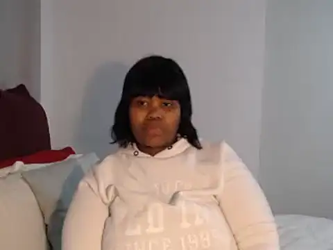 Snapshot of Real1SweetQueen chatting on October 26, 4:35 pm Real1SweetQueen online show from October 26, 4:35 pm