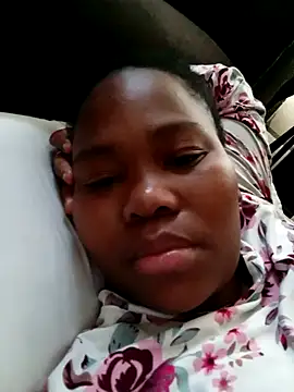 Snapshot of Real1SweetQueen chatting on November 4, 3:27 am Real1SweetQueen online show from November 4, 3:27 am