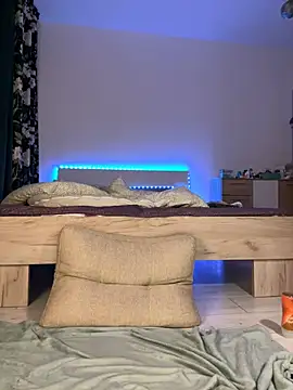 freiiaflower online show from February 19, 7:16 pm