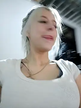 Snapshot of eva-2023 chatting on January 5, 7:39 pm eva-2023 online show from January 5, 7:39 pm