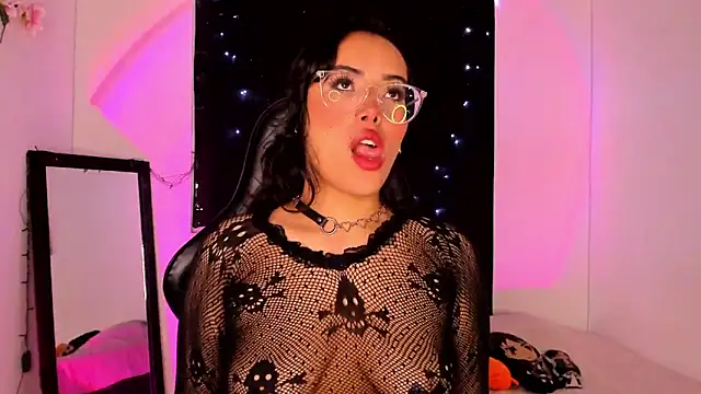 willow poisson online show from January 30, 5:39 pm