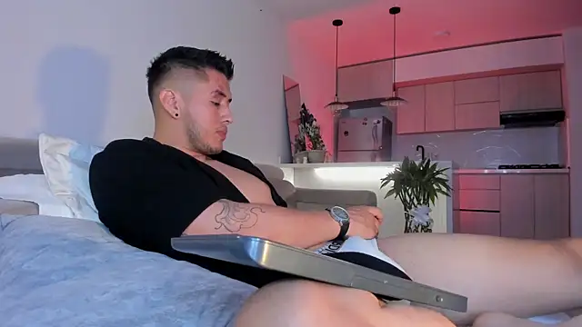 Chriskyle  online show from February 1, 2:47 am