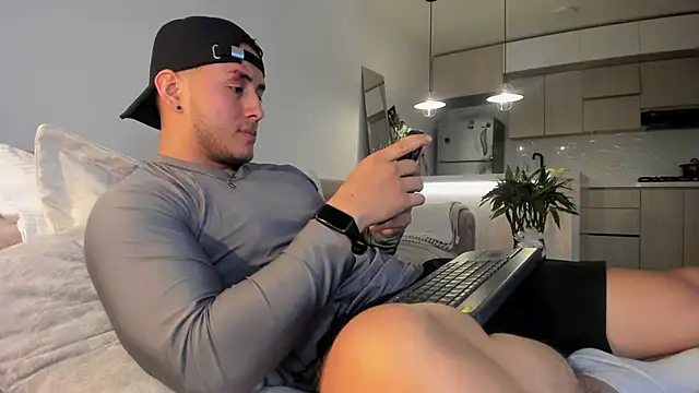 Chriskyle  online show from February 19, 2:44 am