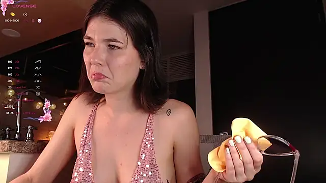 Snapshot of CherryBlossom___ chatting on December 24, 11:22 pm CherryBlossom online show from December 24, 11:22 pm