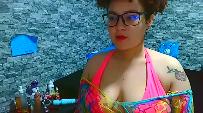 vanellope12 online show from December 20, 7:28 pm