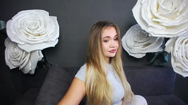 Snapshot of StacyYellig chatting on September 8, 2:16 pm StacyYellig online show from September 8, 2:16 pm