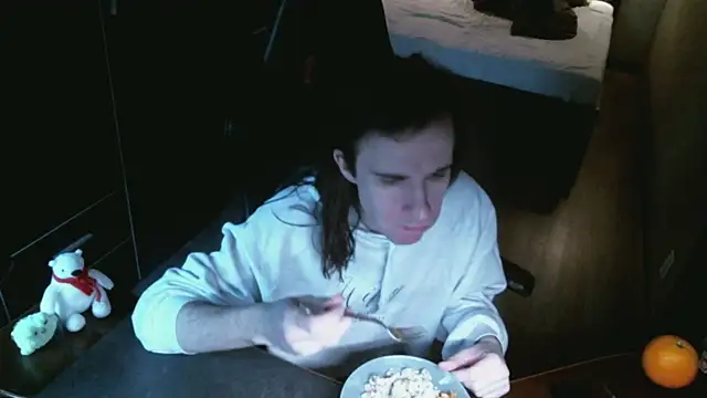 Snapshot of izilizi_23 chatting on December 5, 12:22 pm izilizi 23 online show from December 5, 12:22 pm