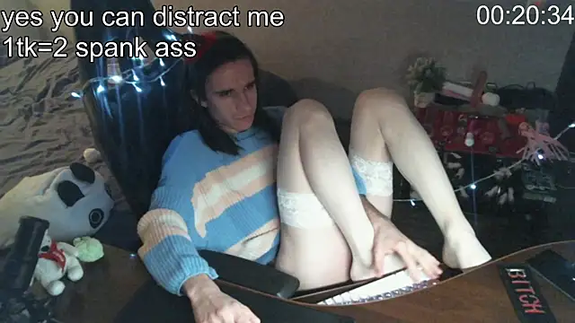 Snapshot of izilizi_23 chatting on December 11, 7:36 pm izilizi 23 online show from December 11, 7:36 pm