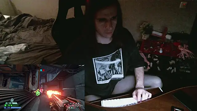 Snapshot of izilizi_23 chatting on December 12, 7:15 pm izilizi 23 online show from December 12, 7:15 pm