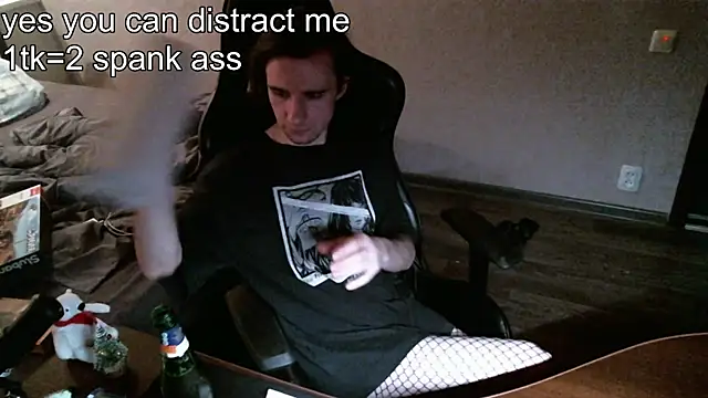 Snapshot of izilizi_23 chatting on December 18, 3:44 pm izilizi 23 online show from December 18, 3:44 pm