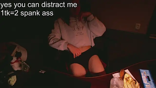 Snapshot of izilizi_23 chatting on December 19, 6:01 pm izilizi 23 online show from December 19, 6:01 pm