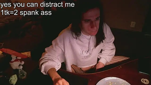 Snapshot of izilizi_23 chatting on December 28, 12:56 pm izilizi 23 online show from December 28, 12:56 pm