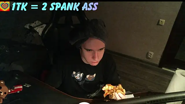 Snapshot of izilizi_23 chatting on October 6, 6:38 pm izilizi 23 online show from October 6, 6:38 pm