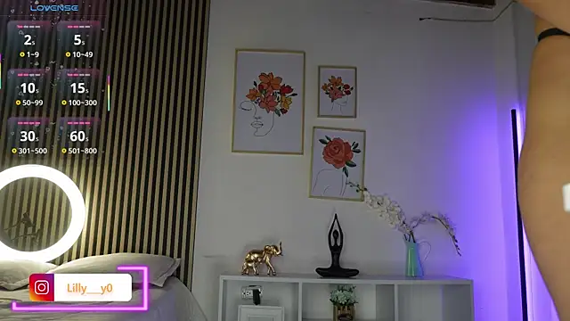 LillyDolls23 online show from October 2, 11:50 am