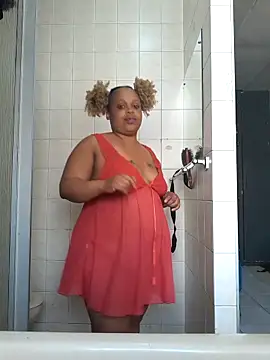 THESHORTQUEEN online show from November 5, 2:06 pm