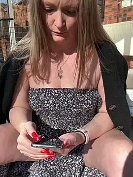 HoneyBluex online show from March 3, 11:22 am