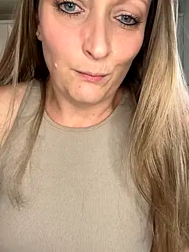 HoneyBluex online show from September 25, 11:14 am