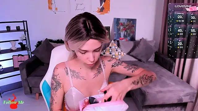 LeylaNoiry online show from December 18, 2:49 pm