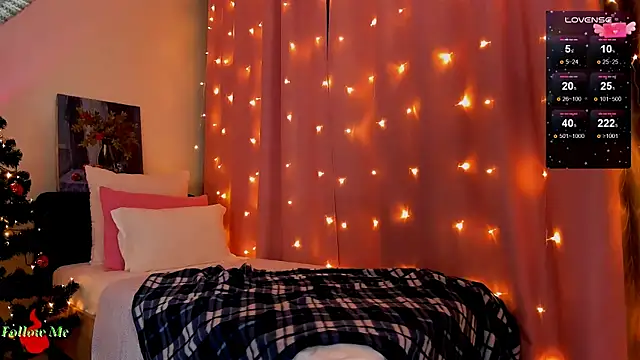 LeylaNoiry online show from January 3, 9:15 pm