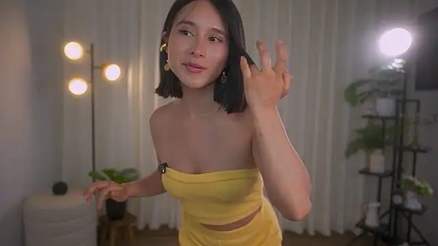 Miss beee online show from January 7, 11:35 pm