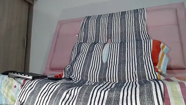 Snapshot of Tommhot chatting on November 27, 8:11 pm Tommhot online show from November 27, 8:11 pm