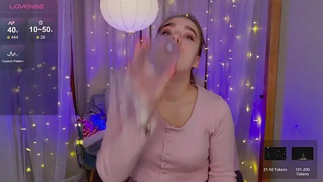 LovelyJessie online show from December 28, 7:54 pm