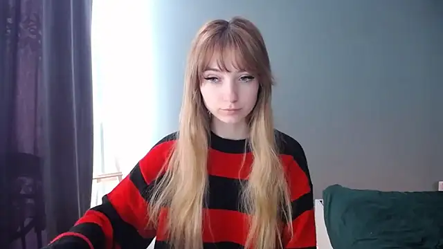 LuciaYoung online show from February 22, 9:45 am