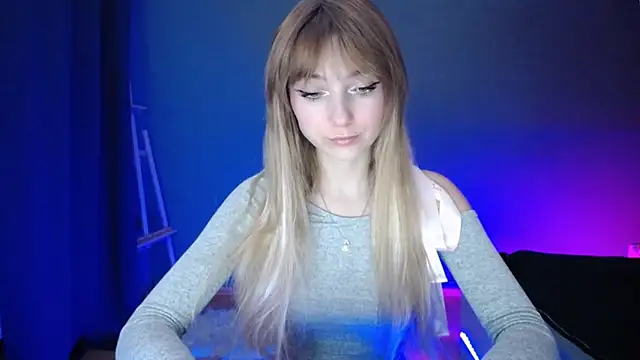 LuciaYoung online show from March 18, 7:31 pm