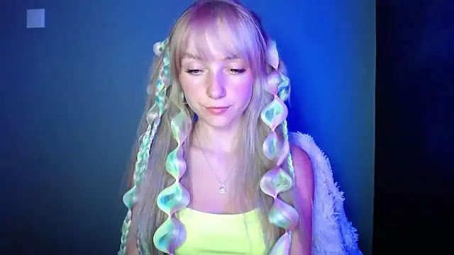 LuciaYoung online show from September 12, 6:30 pm