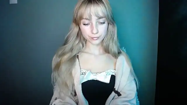 LuciaYoung online show from December 2, 1:17 pm